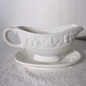 Signature Harvest White Ceramic Embossed Gravy Boat W Under Plate